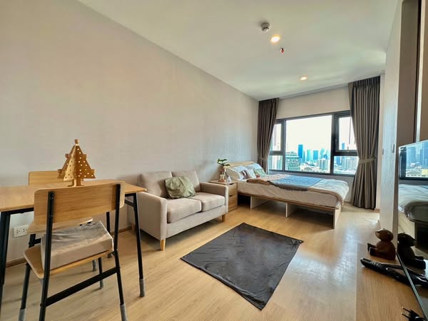 bedroom and living room of Life Rama 4 – Asoke