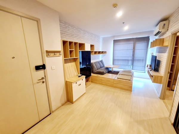 bedroom and room interior of Life Sukhumvit 48