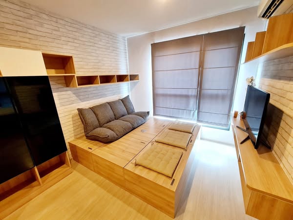 bedroom and room interior of Life Sukhumvit 48