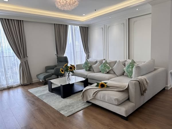living room and bedroom of Noble BE33