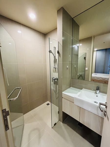 room interior and bathroom of Noble Recole