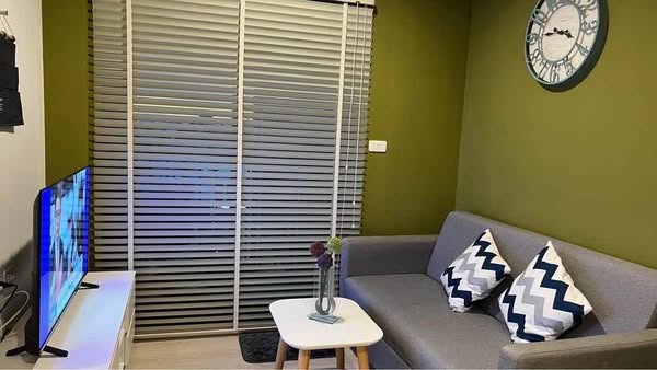 living room of NUE Noble Srinakarin Lasalle นิว โนเบิล ศรีนครินทร์ – ลาซาล