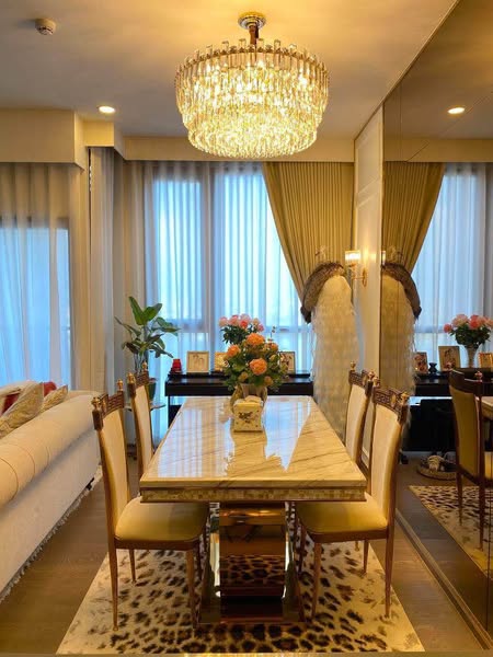 living room and room interior and bathroom of Park​ Origin​ Thonglor
