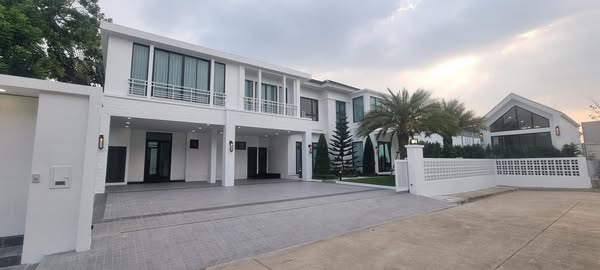 Perfect Masterpiece Sukhumvit 77