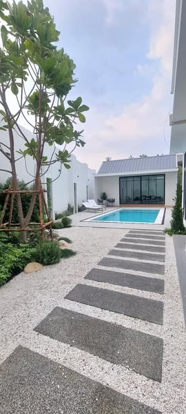 pool of Perfect Masterpiece Sukhumvit 77