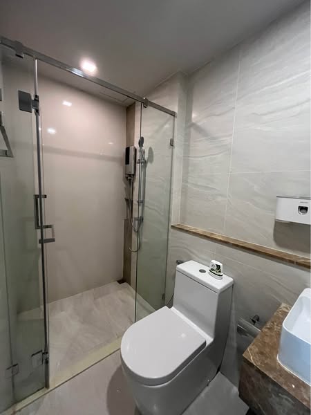 bathroom of Quintara Treehaus Sukhumvit 42