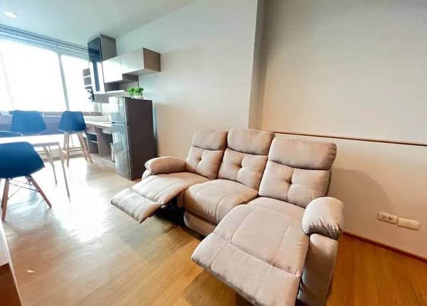 living room of RHYTHM Phahon-Ari
