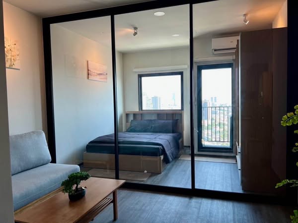 bedroom and room interior of Rich Point @BTS Wutthakat