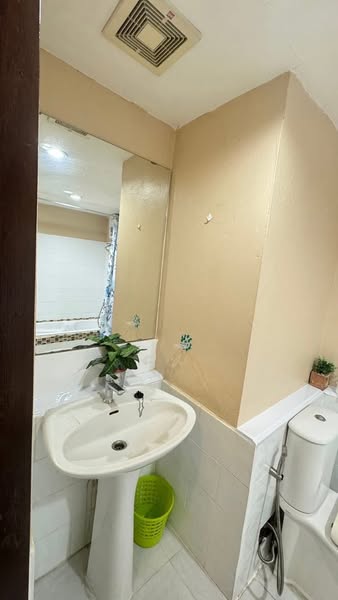 bathroom of Saranjai Mansion