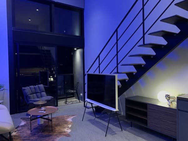 living room of The Lofts Silom by Raimon Land