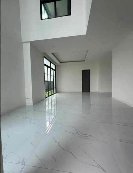 The Master Ekkamai-Sukhonthasawat