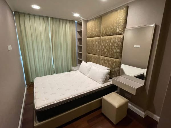 bedroom of The Metropolis Samrong