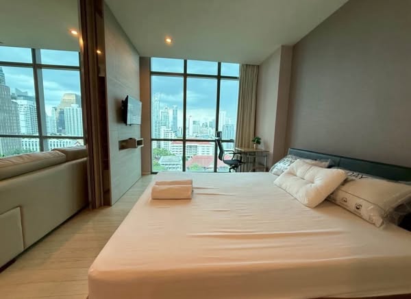 bedroom of The Room Sukhumvit 21