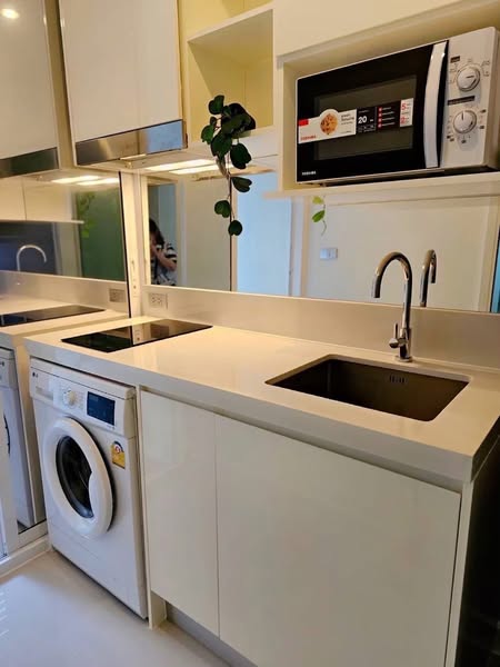 bathroom of The Sky Sukhumvit