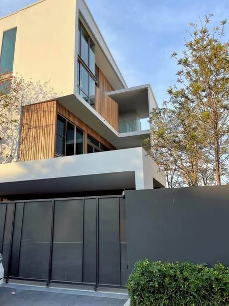 room interior of VIVE Rama 9