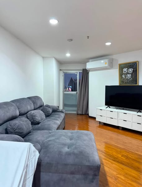 living room of Witthayu Complex